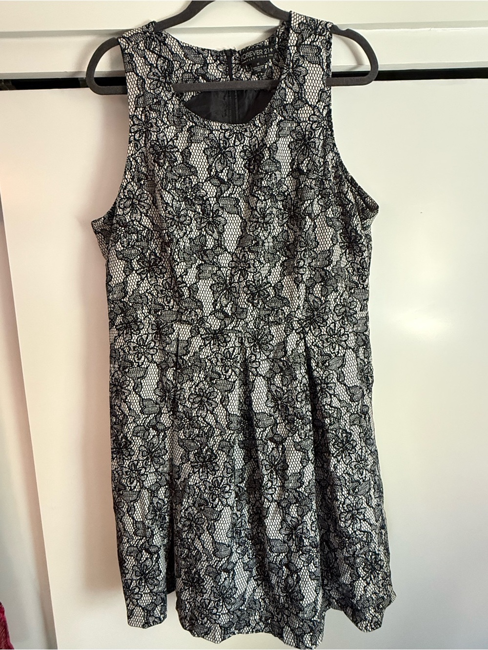 Forever 21 Sleeveless Floral Lace Overlay mini dress